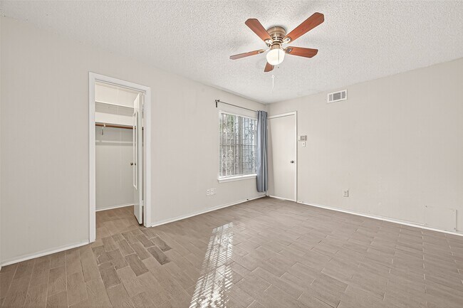 Building Photo - 13040 Greenway Chase Ct