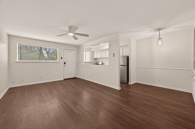 Building Photo - 1217 Heights Blvd