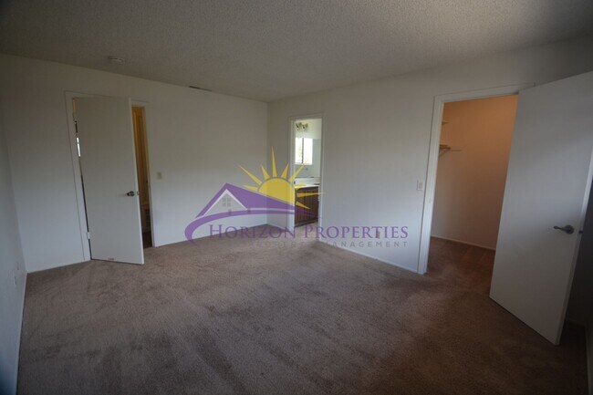Building Photo - 4821/4823 Mary Kate Dr