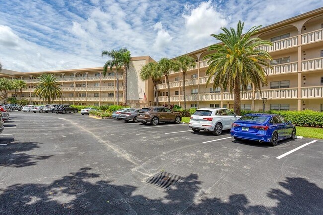 Building Photo - 2303 Lucaya Ln