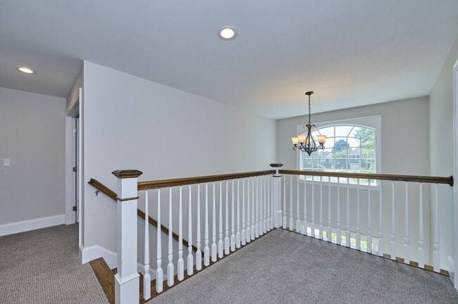 Building Photo - 11 Saratoga Ln