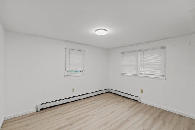 Building Photo - 323 Flagg St