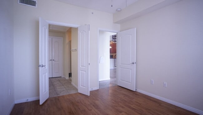 Building Photo - Large 3/2 with Rooftop Pool Walking Distance to UT Austin