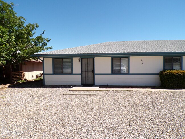 Building Photo - 2591 S Mountain View Dr
