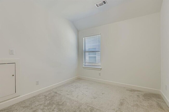 Building Photo - 134 Arcadian Ln