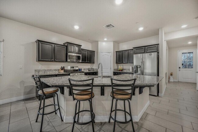 Building Photo - Newly Built Lennar Home in Northwest Fresno