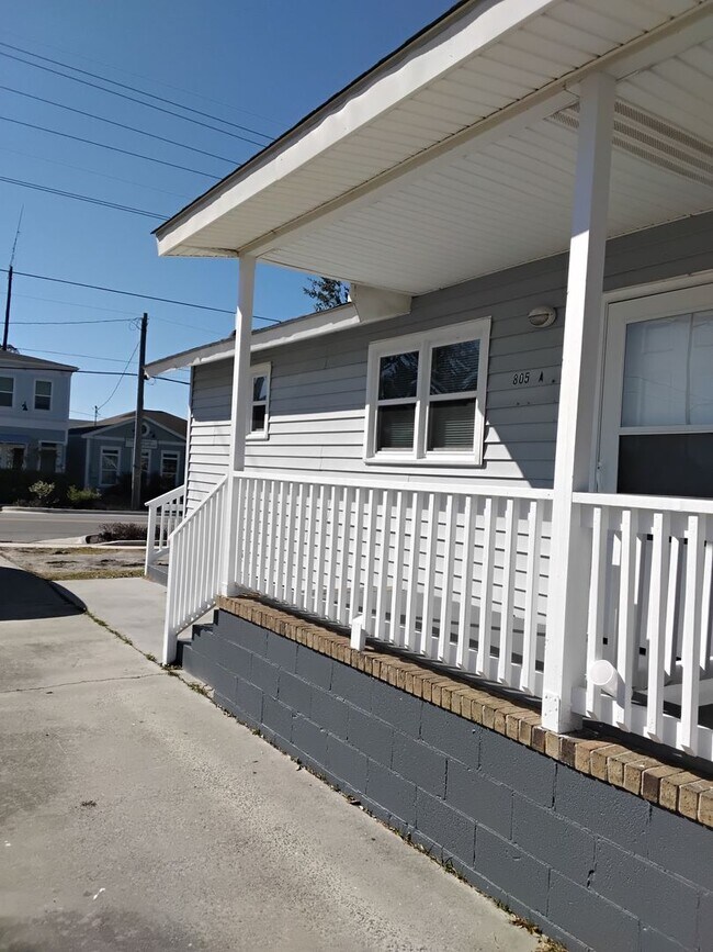 Building Photo - Cute duplex in Beaufort