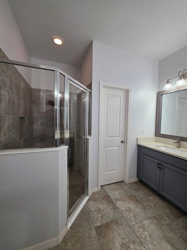 Building Photo - Gorgeous 4-Bedroom, 3-Bathroom Home in Providence