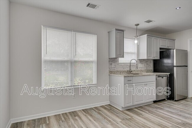 Building Photo - 4728 Laural Oak Dr