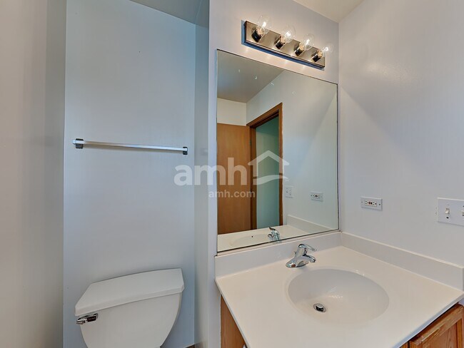 Building Photo - 1708 Lake Pointe Ct