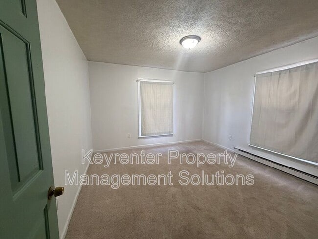 Building Photo - 907 Ladd Rd