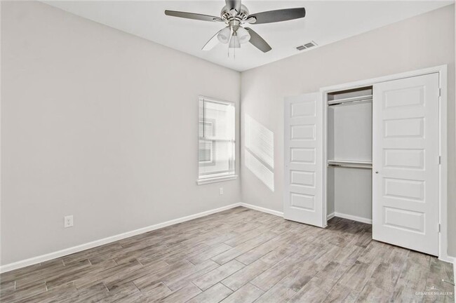 Building Photo - 1216 Shavano Dr