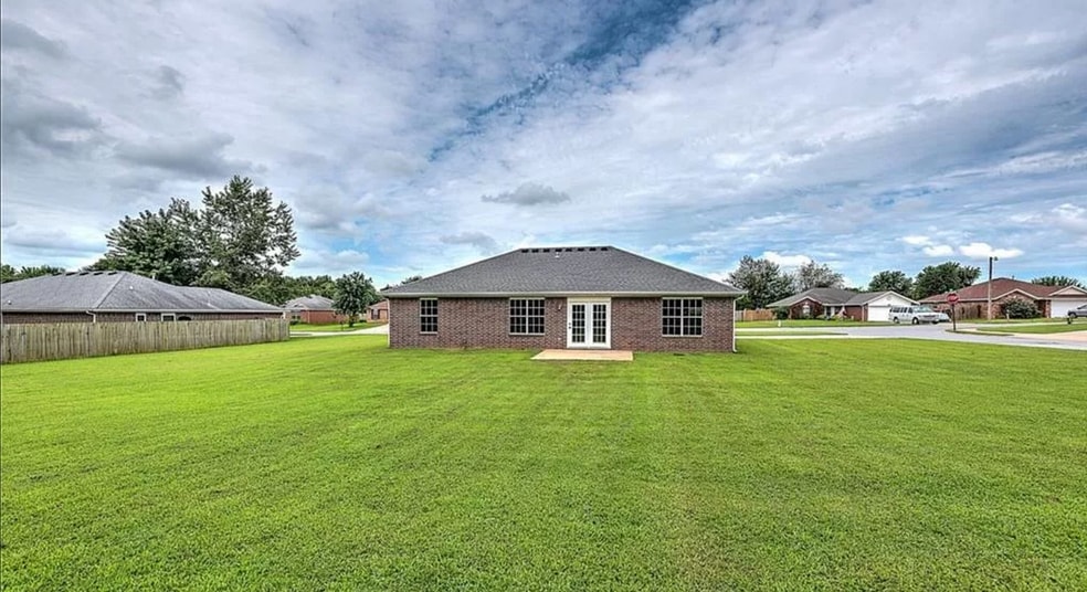 Building Photo - 400 Sun Meadow Dr