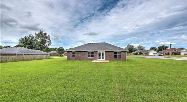 Building Photo - 400 Sun Meadow Dr
