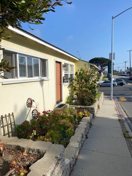Building Photo - 1301 Manhattan Beach Blvd