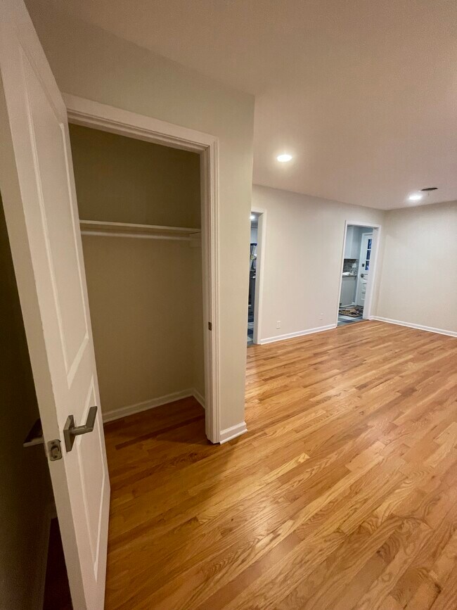 Building Photo - Stonewall