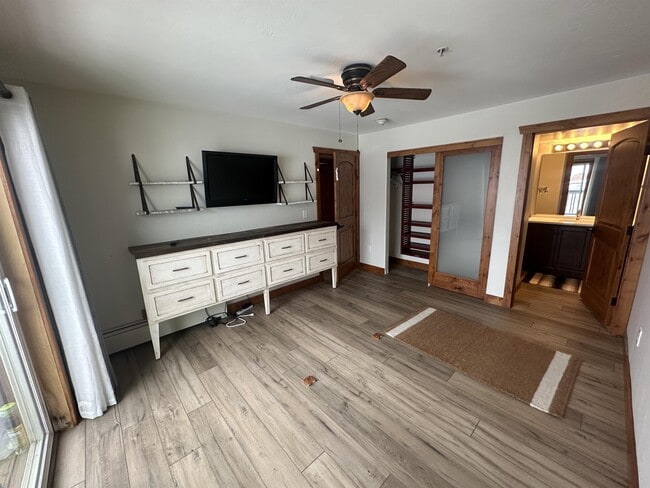 Building Photo - 3305 Columbine Dr