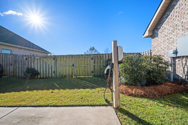 Building Photo - 5/3.5 TRULAND BUILT BEAUTY!