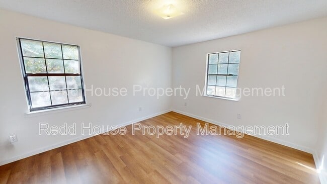 Building Photo - 205 Mildred St