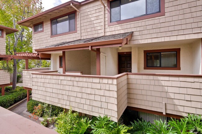 Building Photo - Popular Woodside Commons at Its Finest.