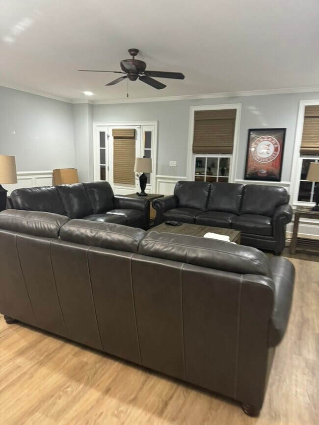 Building Photo - 3 Forest Lake Dr