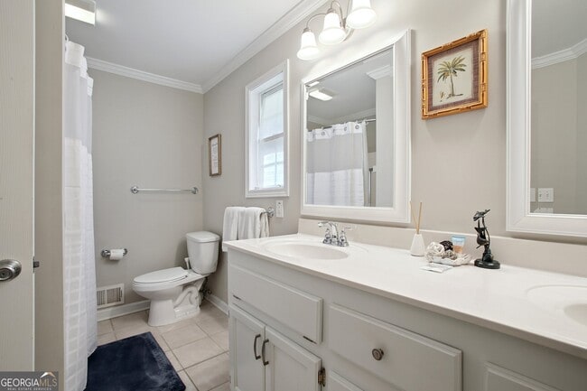 Building Photo - 102 Hickory Dr