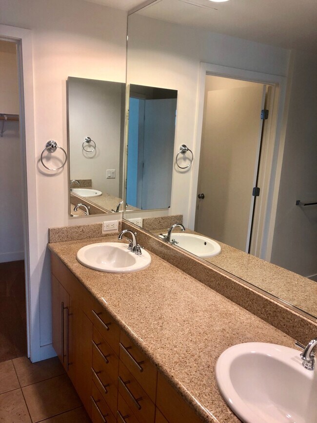 Building Photo - Beautiful 2 bedroom 2 bath in The Cortez B...