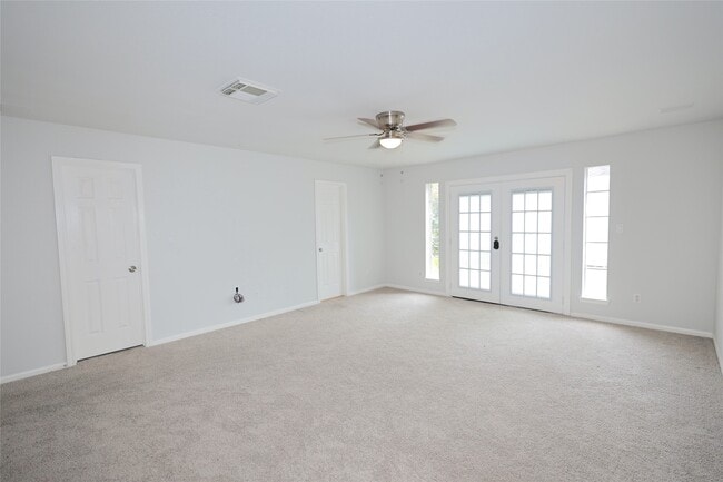Building Photo - 3229 Continental Dr