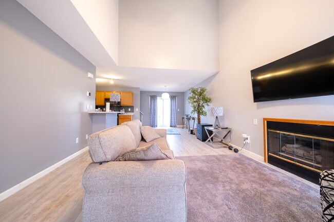 Building Photo - 1039 Fillmore Cir NE