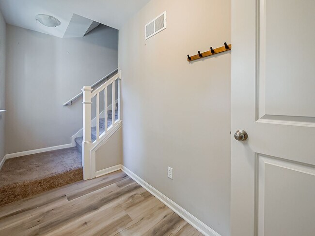 Building Photo - Move-In Ready 3-Bedroom Home in Prime Downtown Brighton!