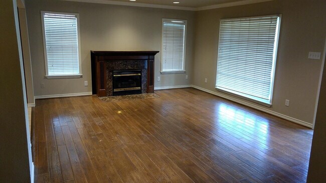 Building Photo - 3015 32nd St