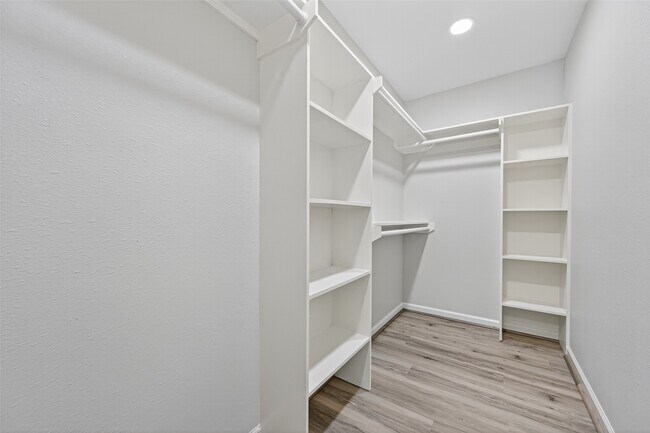 Building Photo - 1803 Foxwood Rd