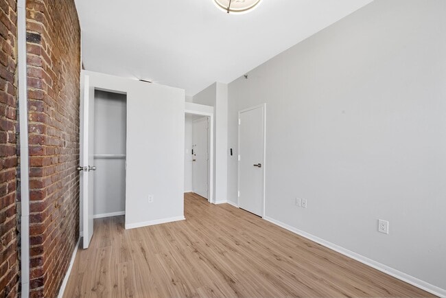 Building Photo - 308 Madison St