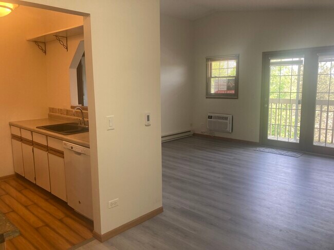 Building Photo - 551 Leah Ln