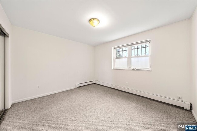 Building Photo - 209 8th St