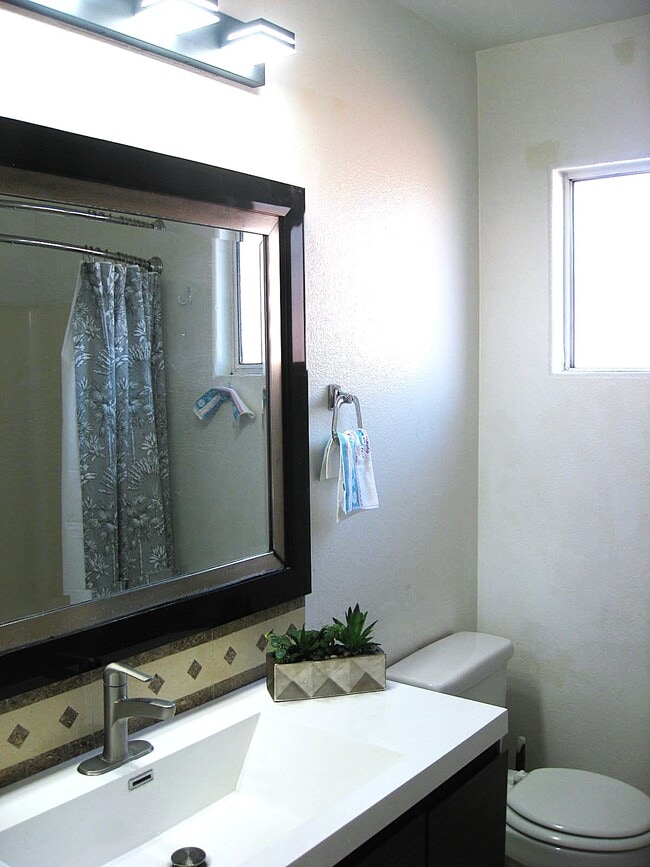 Building Photo - 9266 Cypress Ave