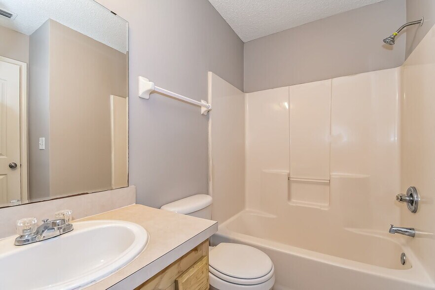 Building Photo - 9956 Somerset Grove Ln