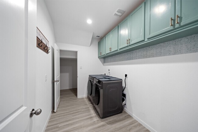 Building Photo - 105 Whelan Ln