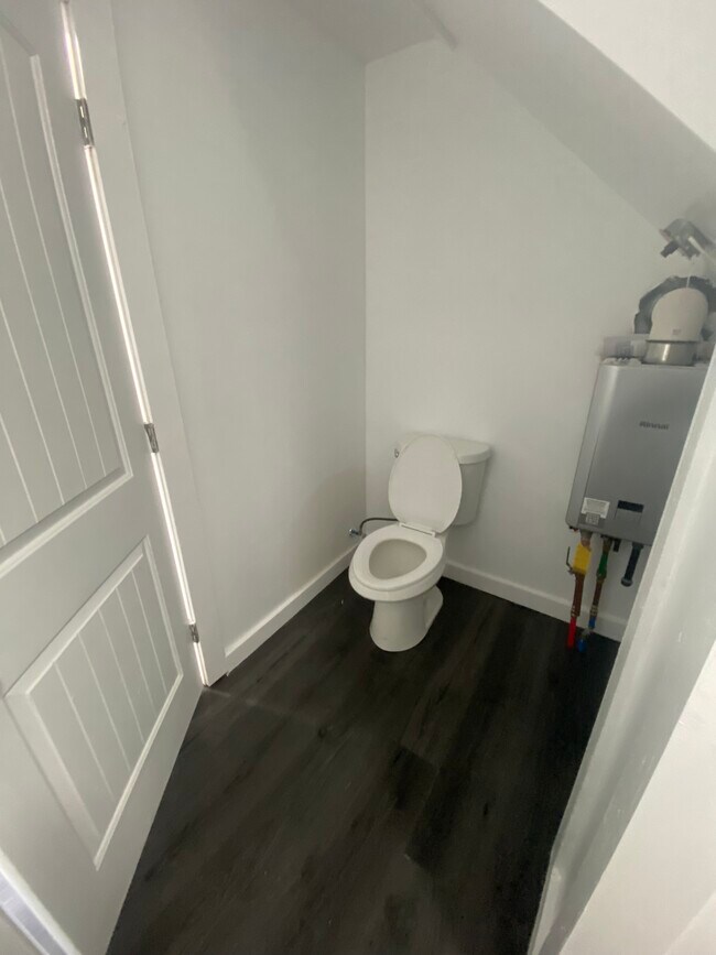 Building Photo - 70 Church St