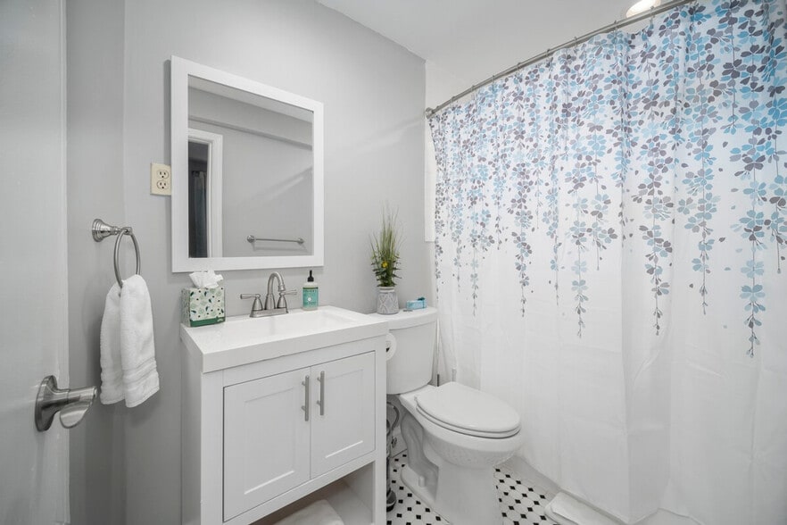 Building Photo - 19 Clark St