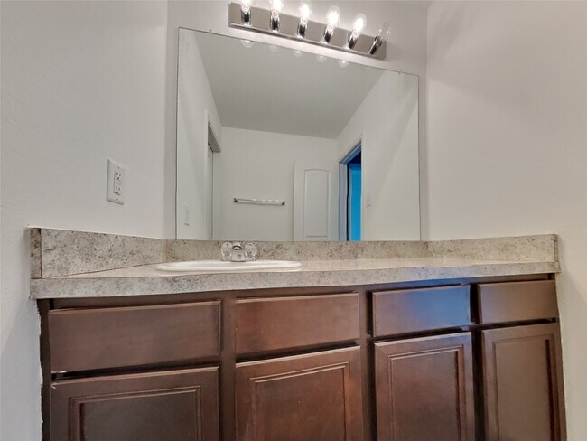 Building Photo - 10322 Urban Oak Trl