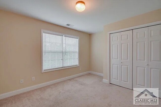 Building Photo - 1190 Brookshire Dr