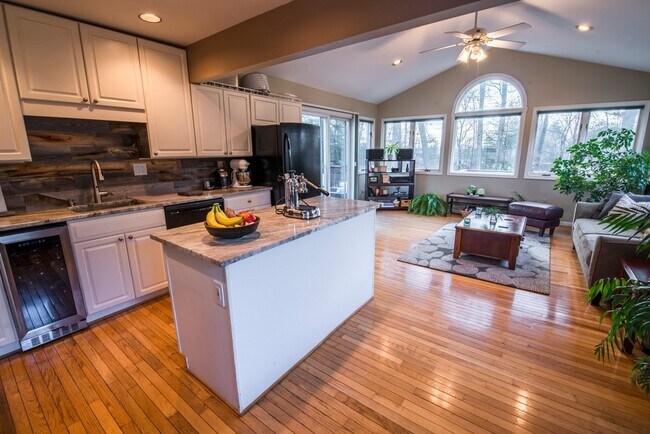 Building Photo - Immaculate 3 Bedroom SFH in Owings Mills!