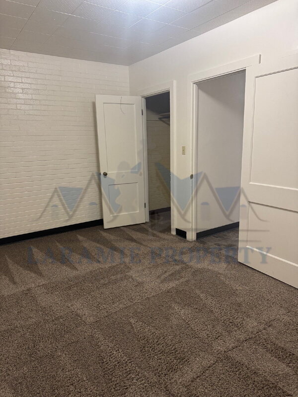 Building Photo - 309 S 10th St