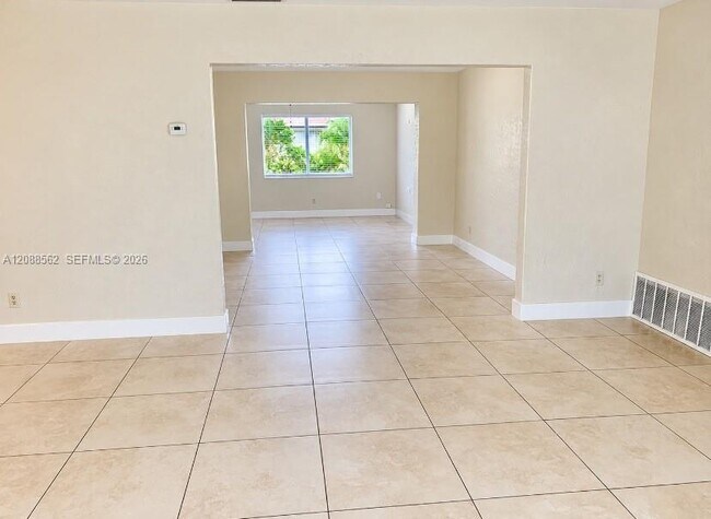 Building Photo - 320 NW 93rd Terrace