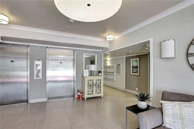 Building Photo - 4015 W Palm Aire Dr