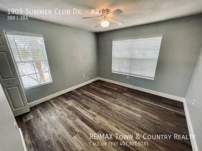Building Photo - 1909 Summer Club Dr