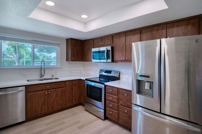 Building Photo - 6726 Calvine Rd