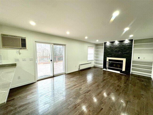 Building Photo - 26 Sallys Ln