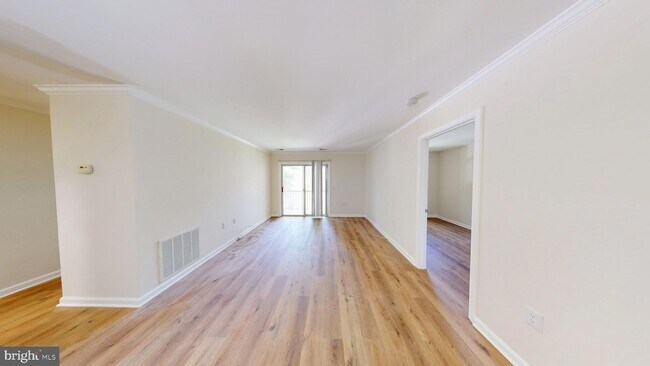 Building Photo - 18318 Streamside Dr